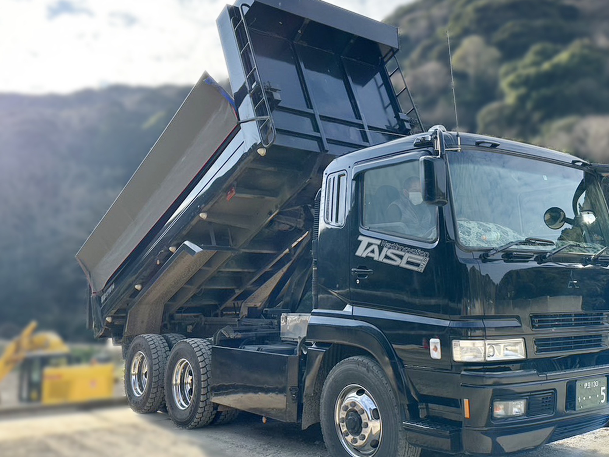 写真：建設用残土の運搬